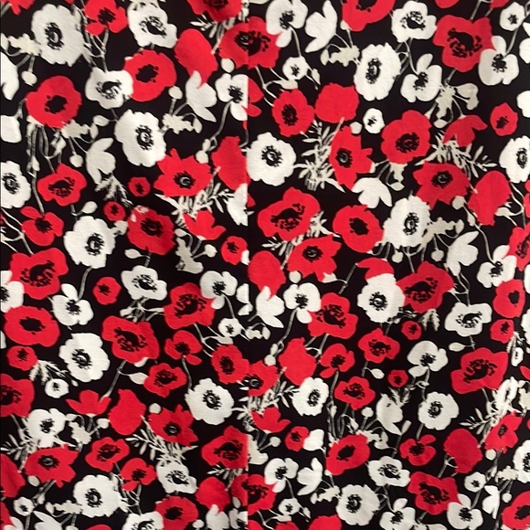 Jones New York Women's Red Floral Topp - Picture 6 of 12